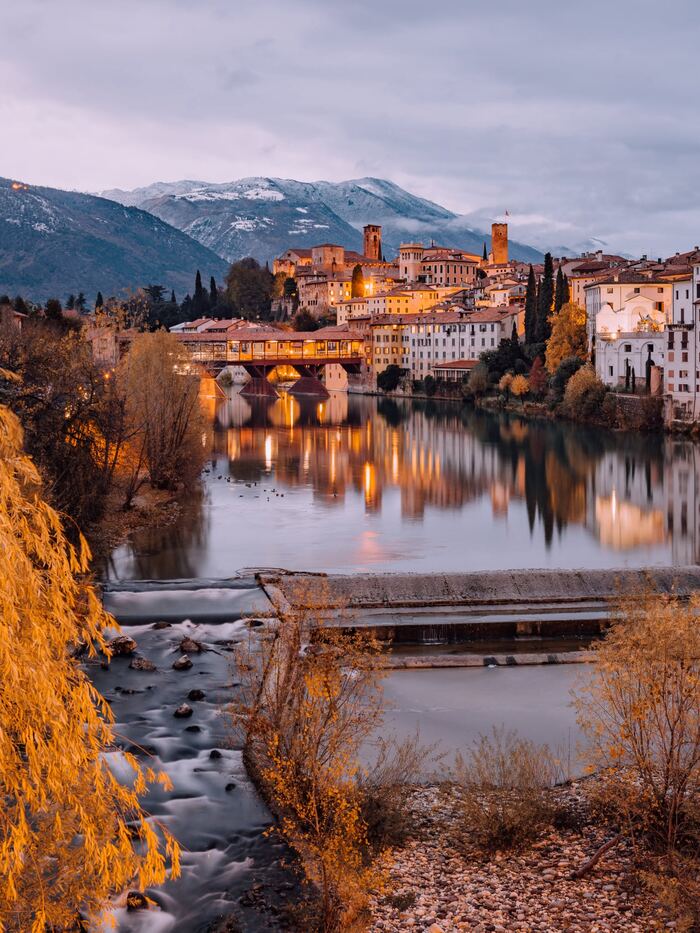 Vista del Ponte degli Alpini e del centro storico